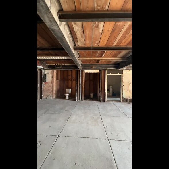 125 S Waco St, Hillsboro, TX à vendre - Vidéo sur l’inscription commerciale - Image 2 de 41