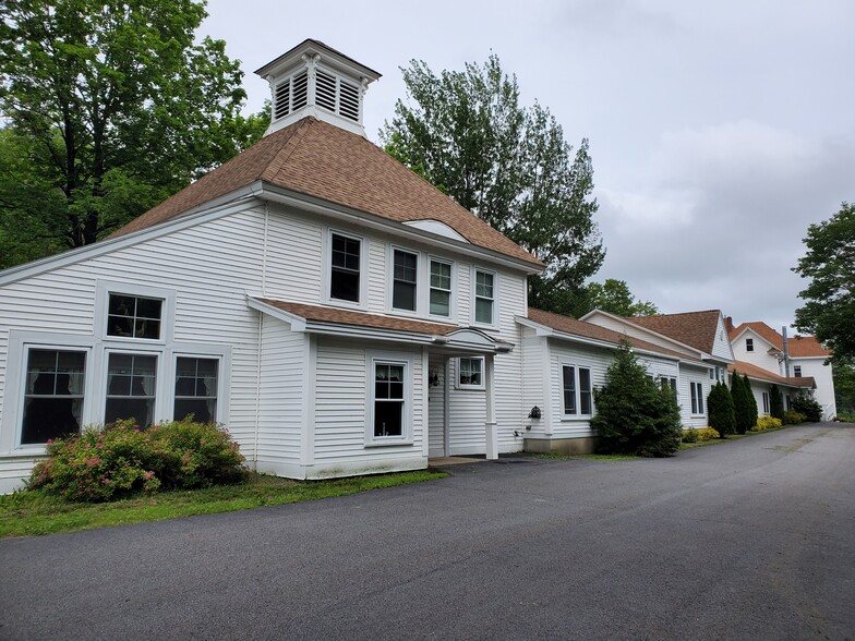 270 Maine Ave, Farmingdale, ME à vendre - Photo du bâtiment - Image 1 de 1