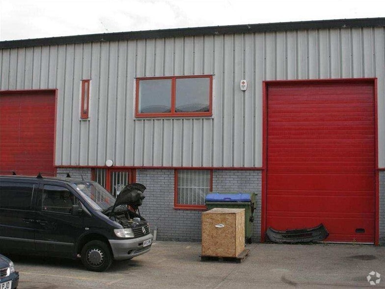 Salisbury Rd, Uxbridge for sale - Building Photo - Image 3 of 8