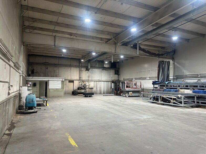 35-37 Commerce Dr, Carmel, NY à louer - Photo du bâtiment - Image 2 de 3