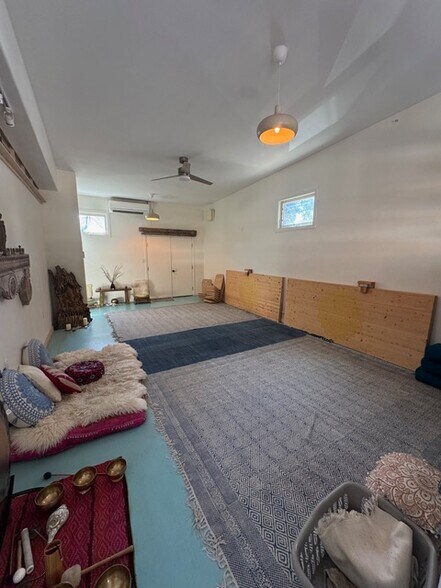 439-445 W El Roblar Dr, Ojai, CA à vendre - Photo du bâtiment - Image 2 de 8