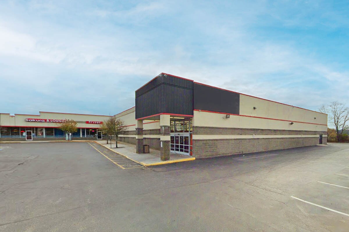 1087-1103 Old Country Rd, Riverhead, NY à louer Photo du bâtiment- Image 1 de 5