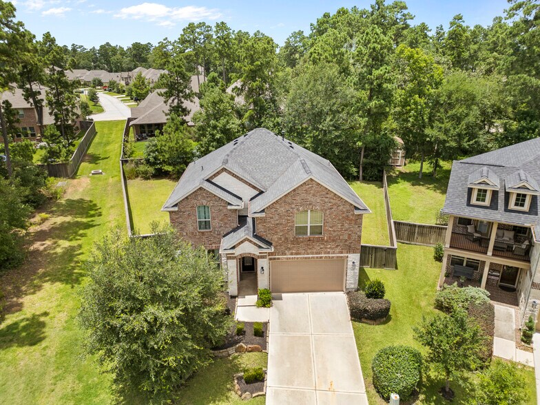 135 Teralyn Grove Loop, Willis, TX à vendre - Photo du bâtiment - Image 2 de 29