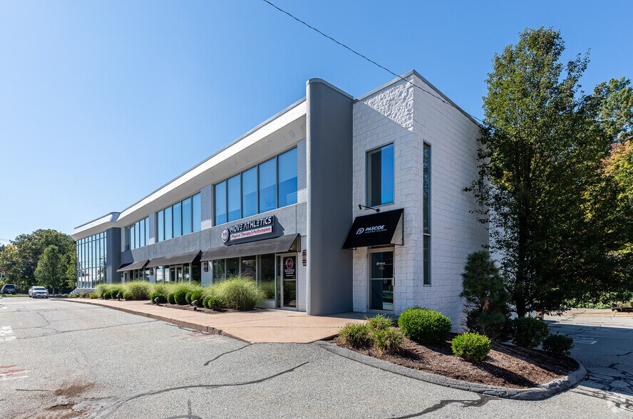 1680 Riverdale St, West Springfield, MA à louer - Photo du bâtiment - Image 2 de 17