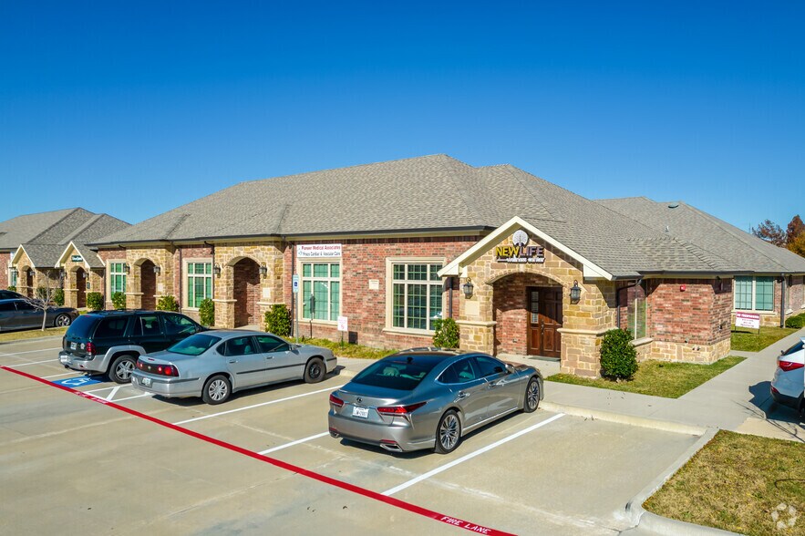 425 Old Newman Rd, Frisco, TX à louer - Photo du bâtiment - Image 2 de 51