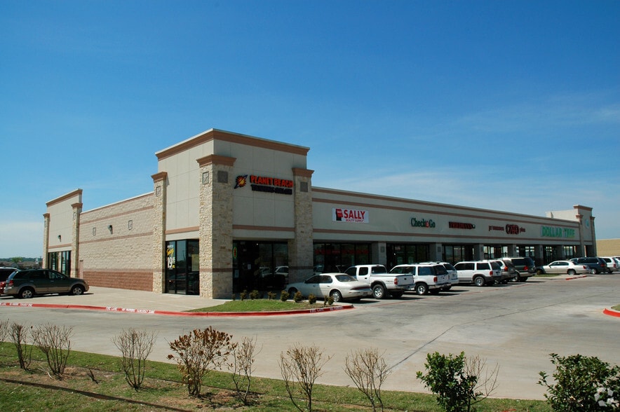 1200 Waters Edge Rd, Granbury, TX for lease - Primary Photo - Image 1 of 2