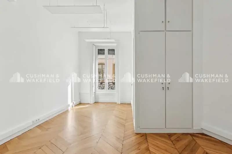 63 Rue De La République, Lyon for lease Interior Photo- Image 1 of 12