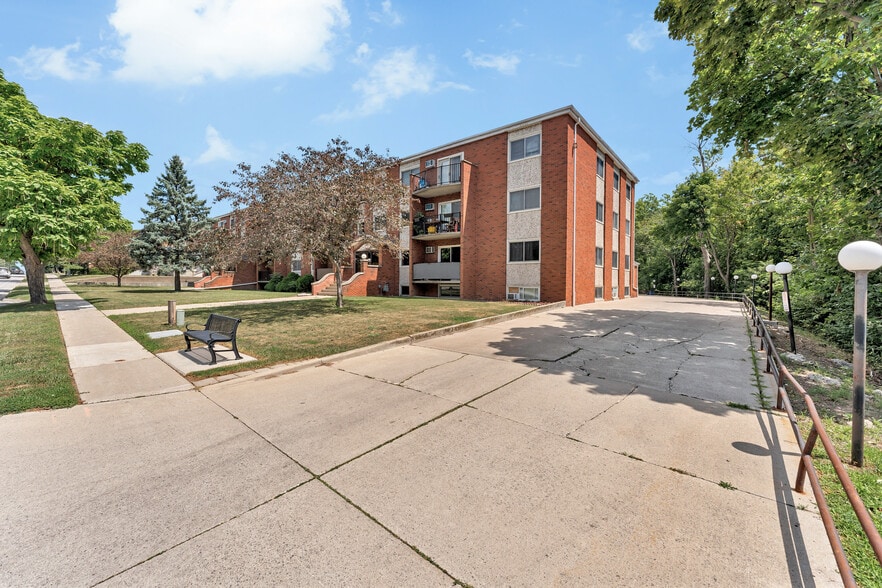 109 Division St N, Kingsville, ON for sale - Building Photo - Image 3 of 41