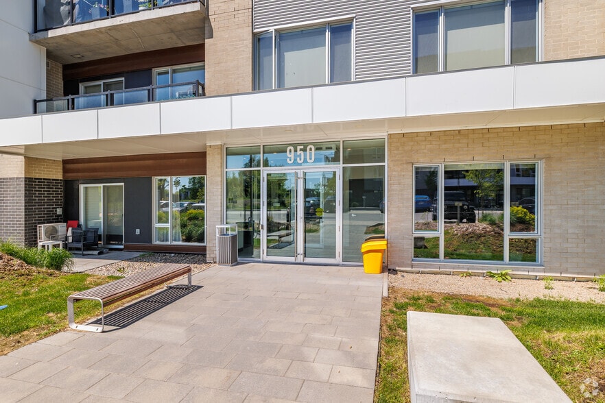 950-980 Av Pierre-Dansereau, Terrebonne, QC à louer - Photo du bâtiment - Image 2 de 4