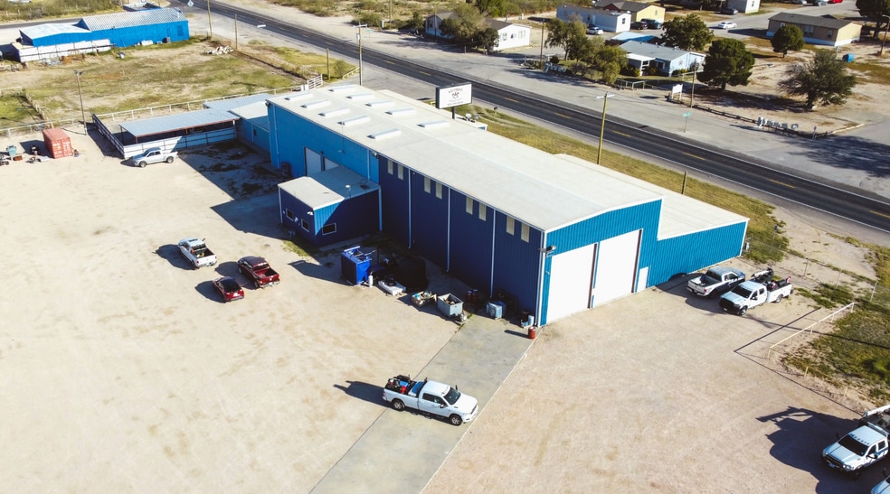 14625 N Hollyhock Ave, Gardendale, TX à vendre - Photo du bâtiment - Image 3 de 122