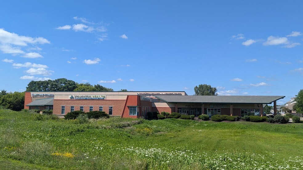 2300 US Highway 51 and 138, Stoughton, WI à vendre - Photo du bâtiment - Image 1 de 30