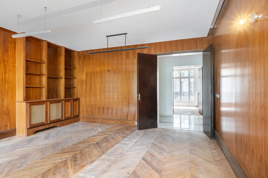 Office in Paris for sale - Interior Photo - Image 2 of 12