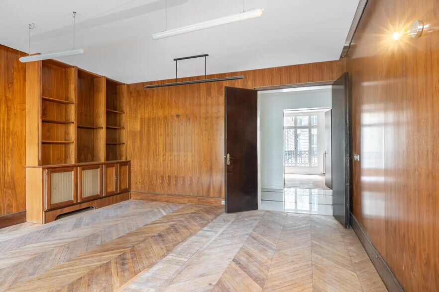 Immeuble residentiel dans Paris à vendre - Photo intérieure - Image 2 de 12