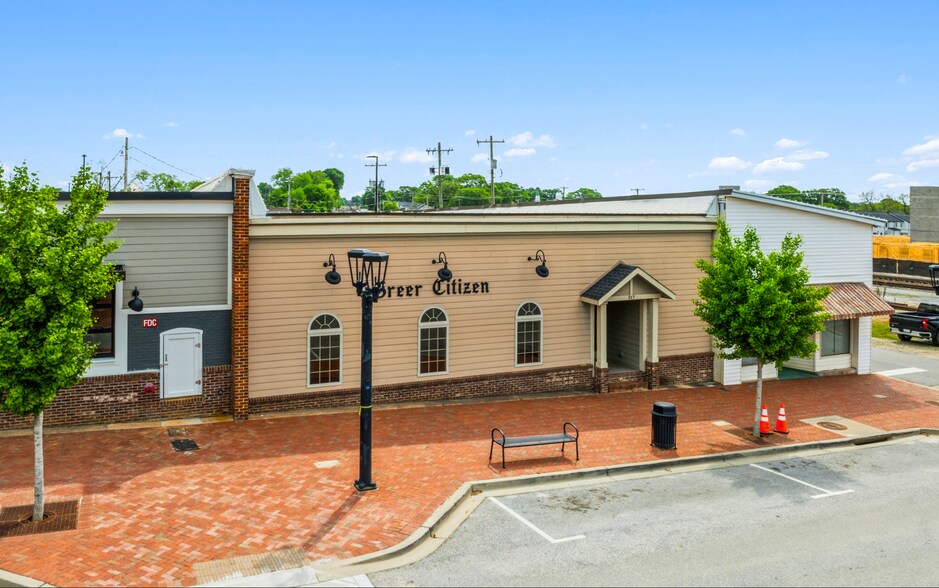 317 Trade St, Greer, SC à vendre - Photo du bâtiment - Image 2 de 12