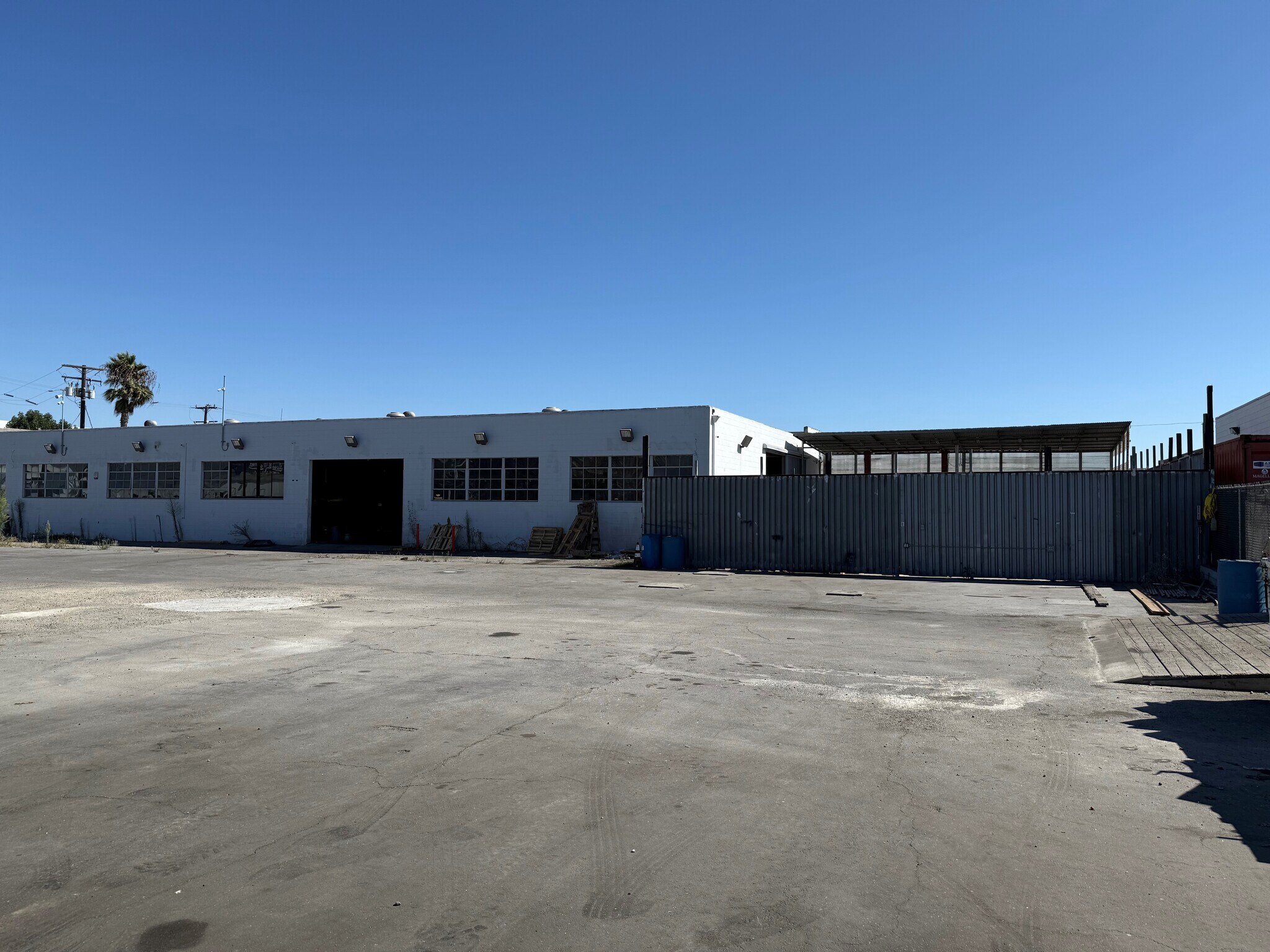 333 S Hindry Ave, Inglewood, CA à vendre Photo du bâtiment- Image 1 de 1