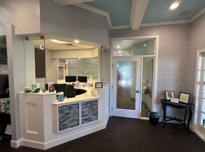 12335 Hymeadow Dr, Austin, TX for sale - Building Photo - Image 3 of 20