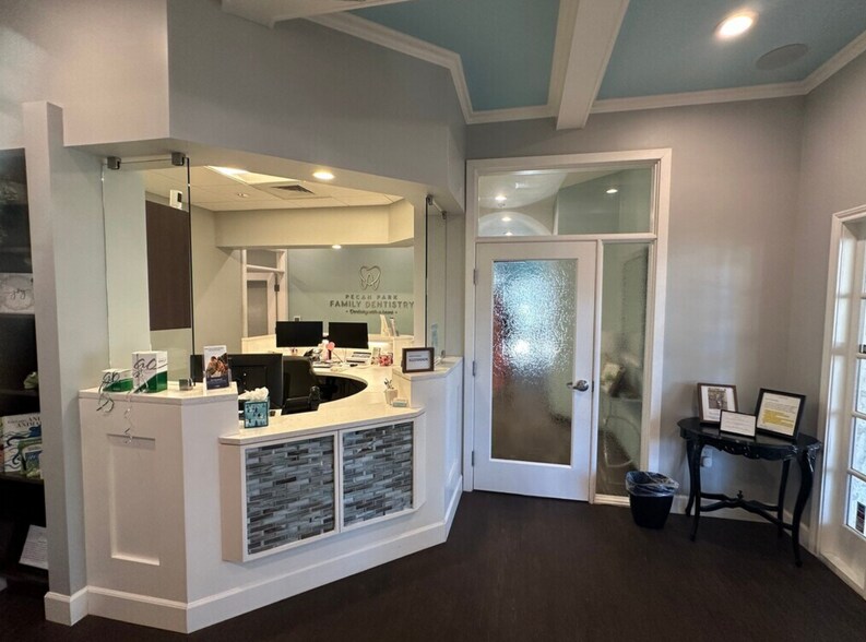 12335 Hymeadow Dr, Austin, TX à vendre - Photo du bâtiment - Image 3 de 20