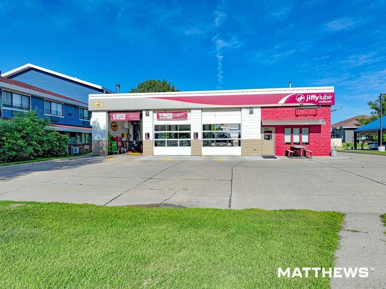 Quick Lube & Car Wash Portfolio portefeuille de 4 propriétés à vendre sur LoopNet.ca - Photo du bâtiment - Image 1 de 5