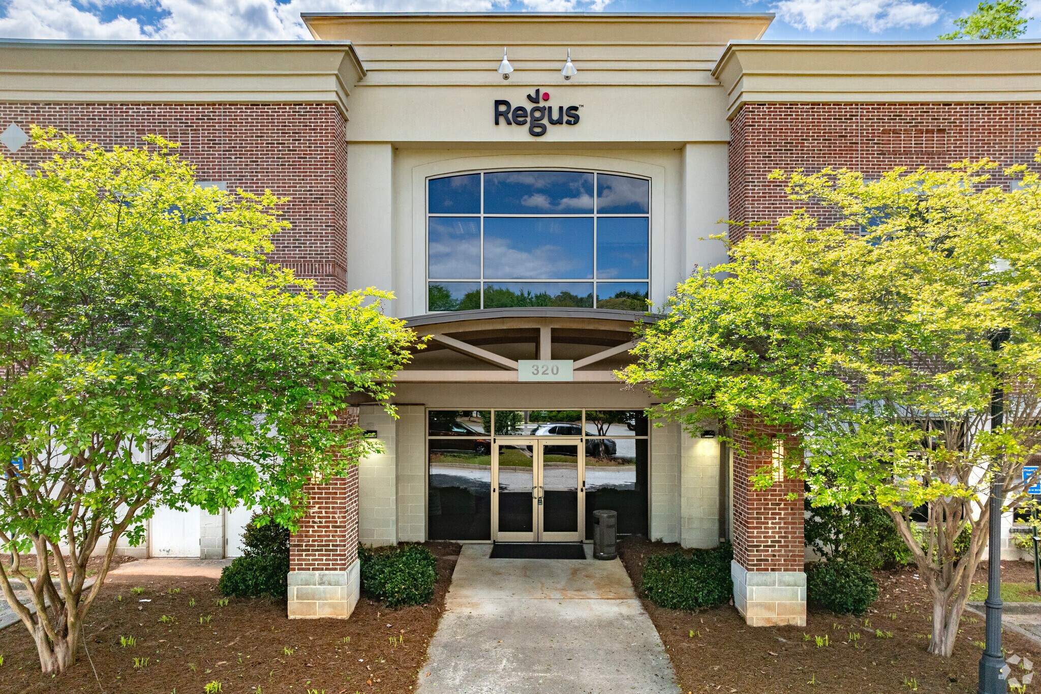 320 W Lanier Ave, Fayetteville, GA à louer Photo du bâtiment- Image 1 de 15