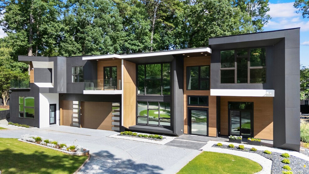 2401 Greenglade Rd NE, Atlanta, GA à vendre - Photo du bâtiment - Image 2 de 63