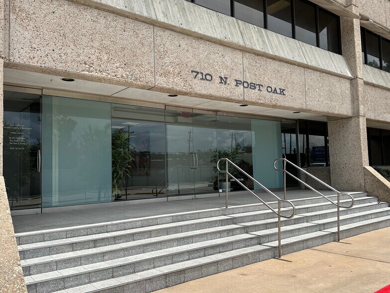 710 N Post Oak Rd, Houston, TX à louer - Photo du bâtiment - Image 2 de 8