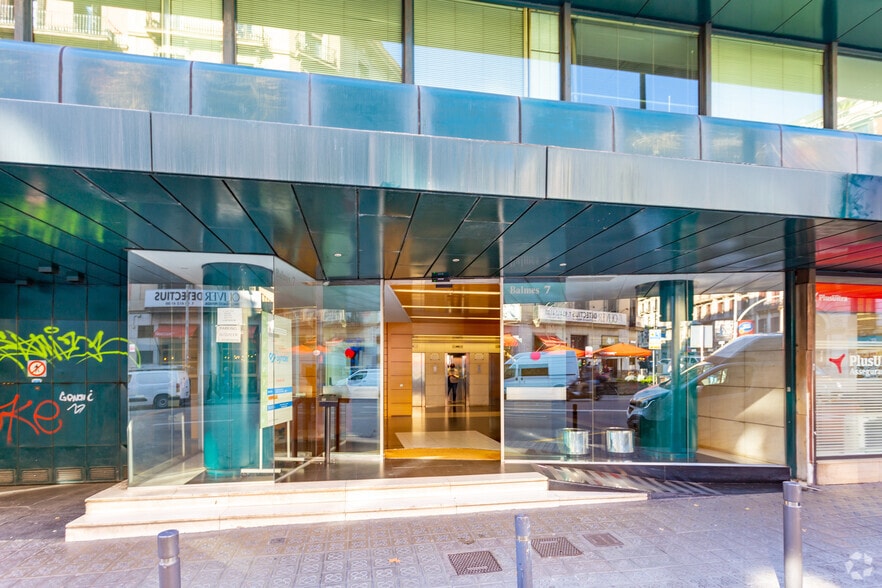 Office in Barcelona, Barcelona for sale - Building Photo - Image 3 of 5