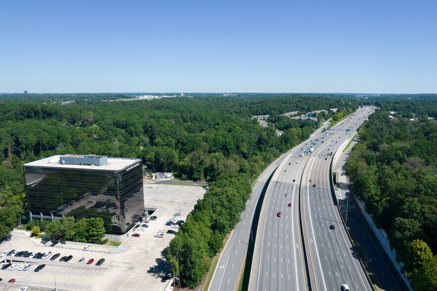 2800 Century Pky NE, Atlanta, GA à louer - Photo du bâtiment - Image 3 de 17