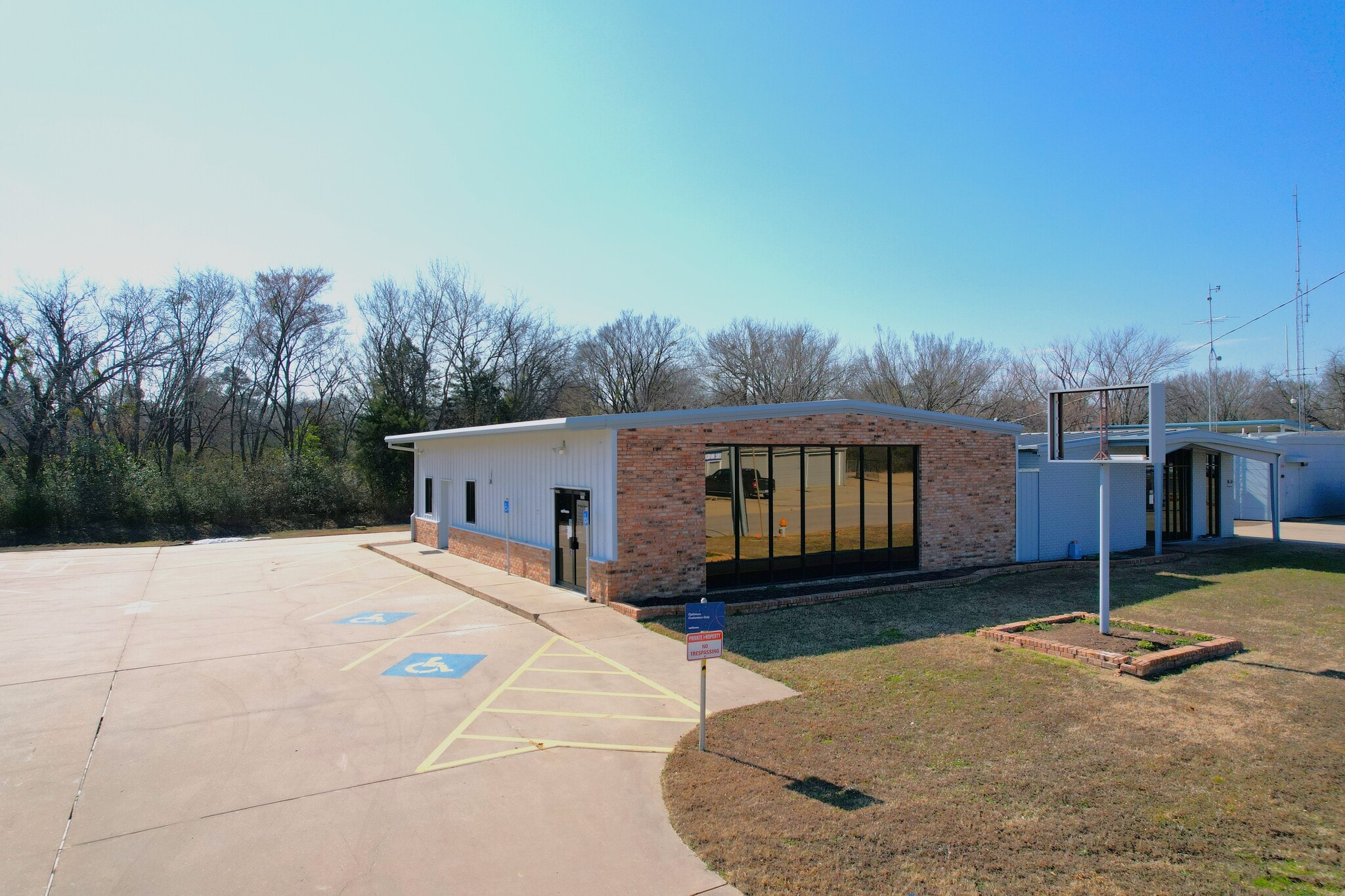 216 Linda Dr, Sulphur Springs, TX for lease Primary Photo- Image 1 of 19