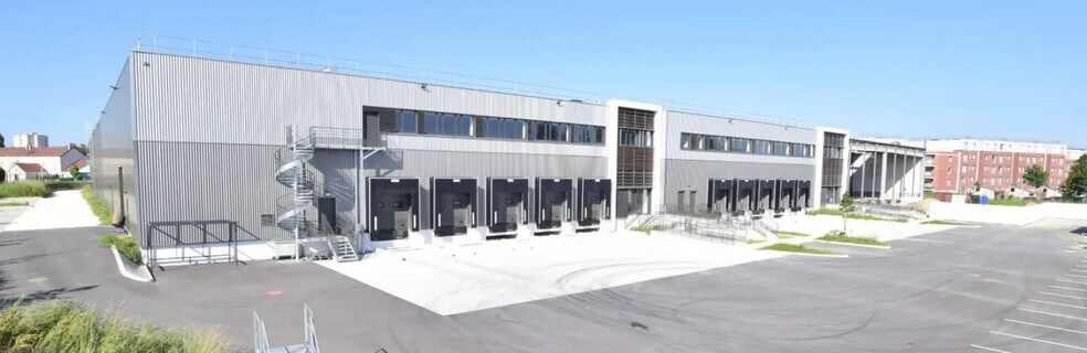 2 Avenue Des Morillons, Garges-lès-Gonesse à louer - Photo du bâtiment - Image 3 de 3