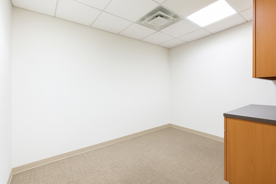 800 2nd Ave, New York, NY à vendre - Photo du bâtiment - Image 3 de 8