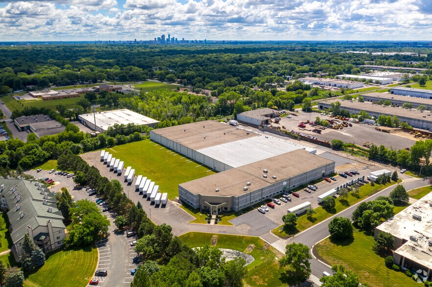 3440 N Winpark Dr, Minneapolis, MN à louer - Photo du bâtiment - Image 2 de 6