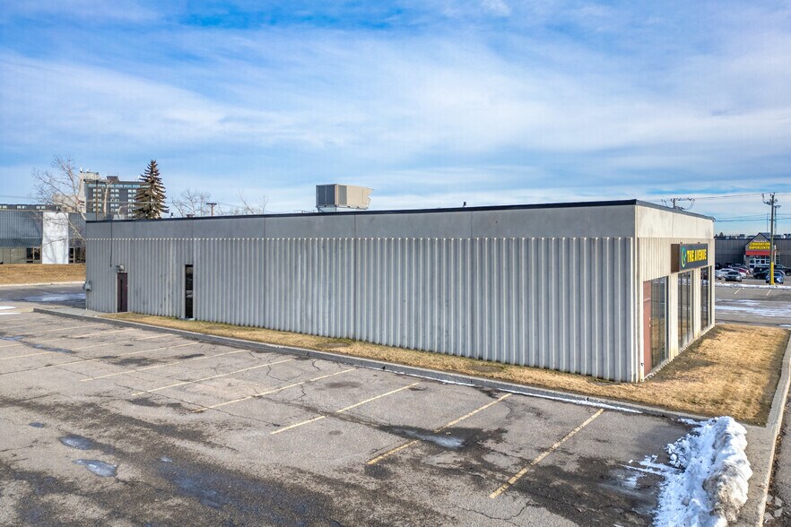 1111 33 St NE, Calgary, AB à vendre - Photo du bâtiment - Image 3 de 5