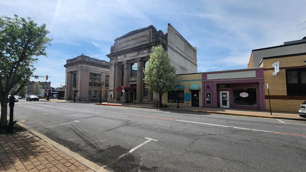 2 N Main St, Pittston, PA à louer - Photo du bâtiment - Image 2 de 6