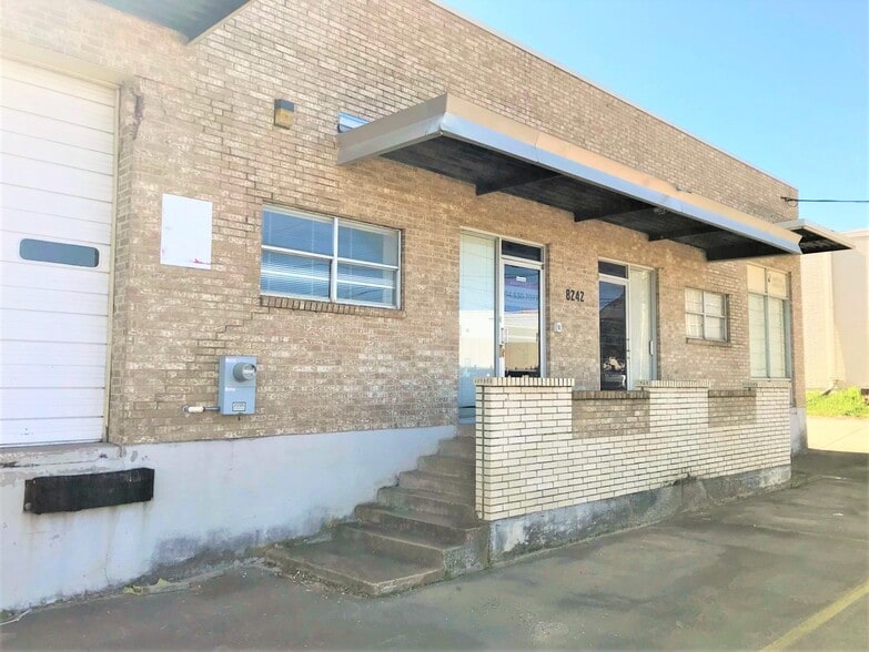 8242-8296 Moberly Ln, Dallas, TX for lease - Building Photo - Image 1 of 7