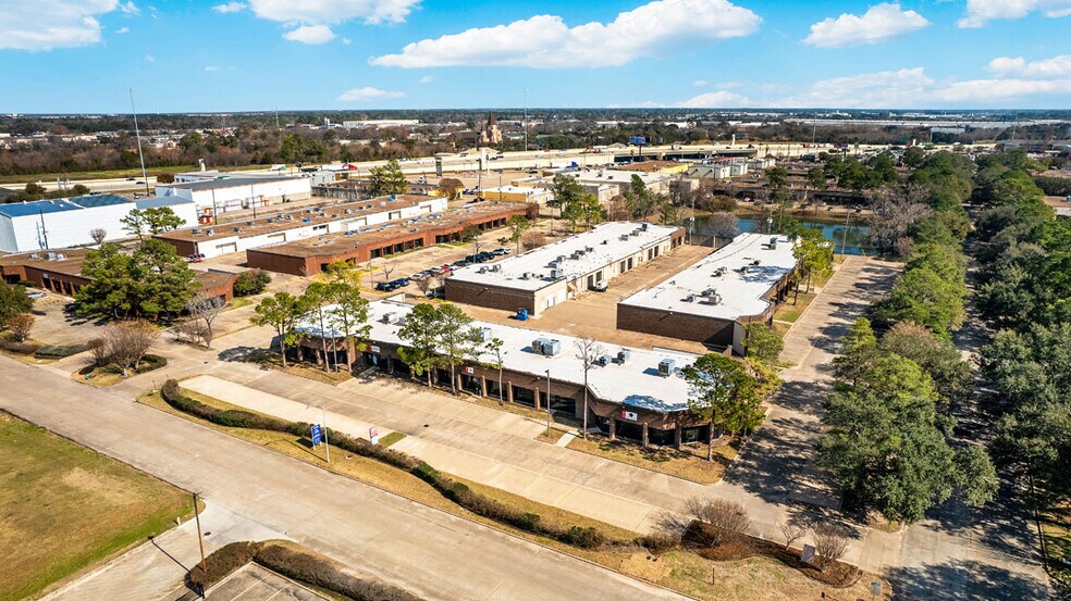 8600 Jameel Rd, Houston, TX à louer - Photo du bâtiment - Image 2 de 6