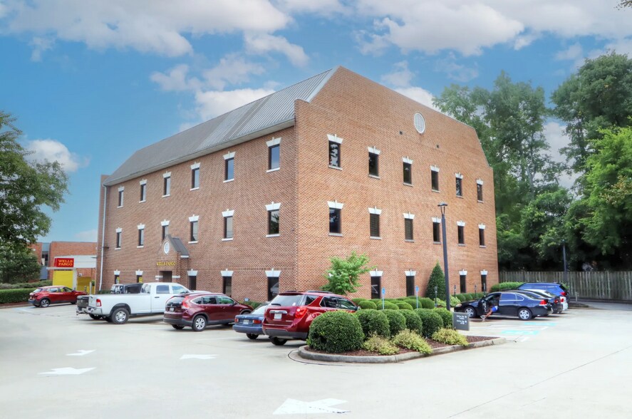 4408 Forest Dr, Columbia, SC à louer - Photo du bâtiment - Image 3 de 3