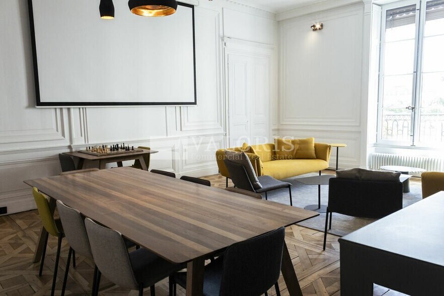 Office in Lyon for lease - Interior Photo - Image 3 of 9