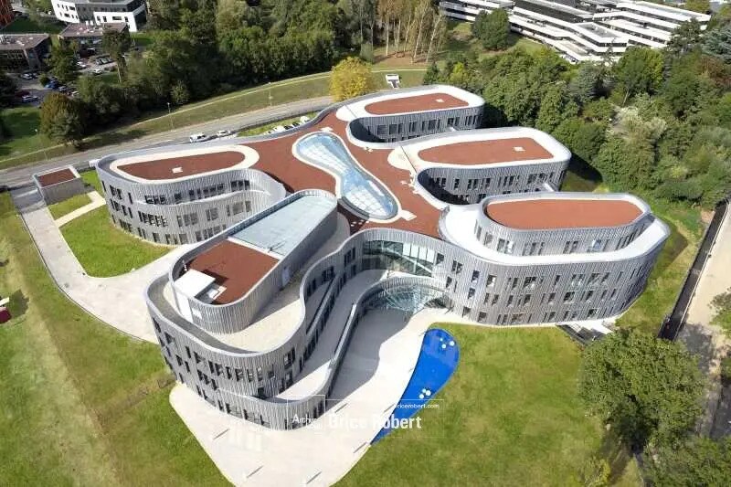 Office in Limonest for lease - Building Photo - Image 1 of 9