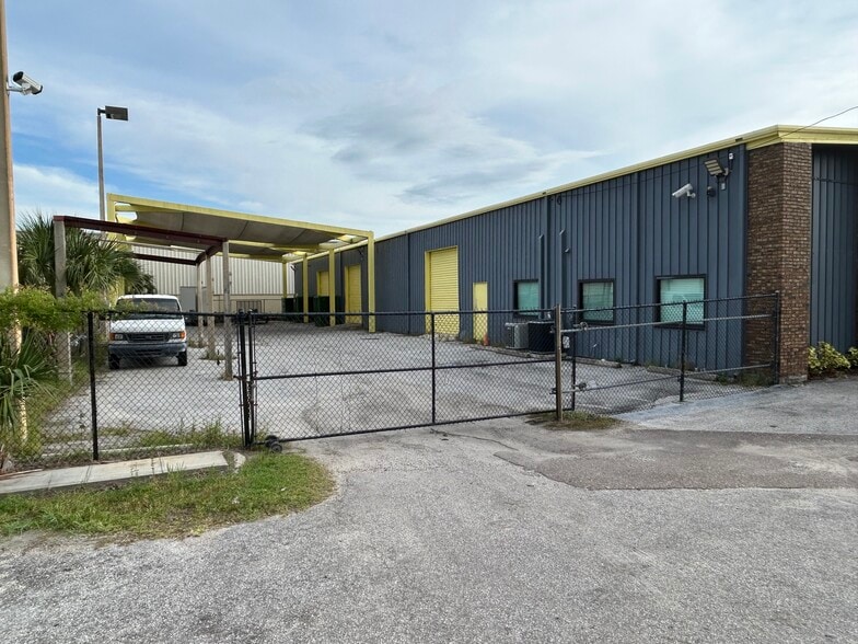 251 Douglas Rd E, Oldsmar, FL for sale - Building Photo - Image 2 of 9