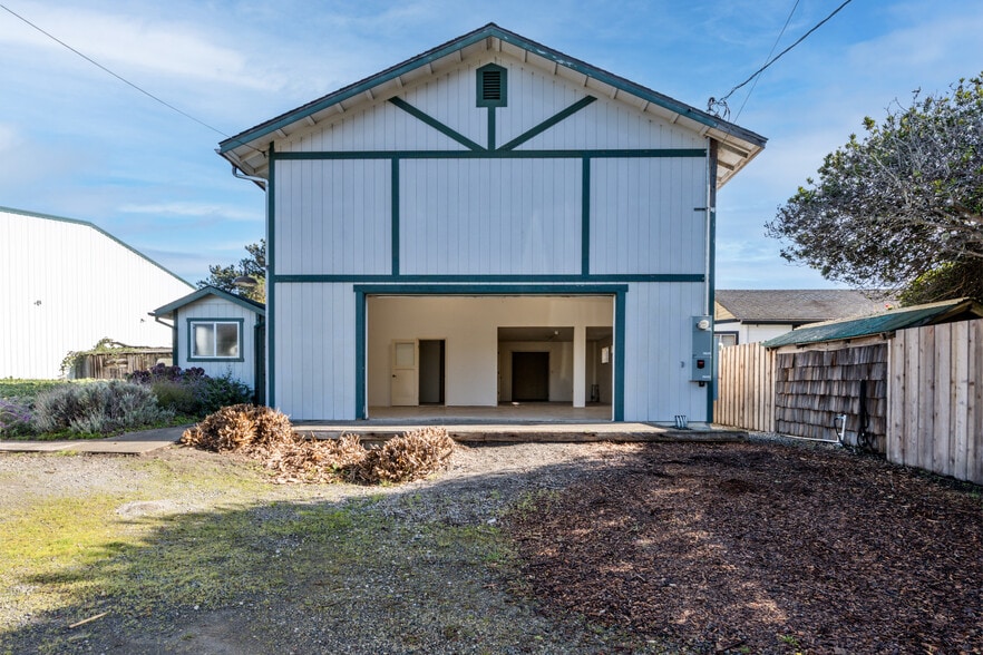 18651 Old Coast Hwy, Fort Bragg, CA for sale - Building Photo - Image 2 of 26
