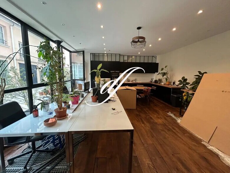 Retail in Paris for sale - Building Photo - Image 1 of 2