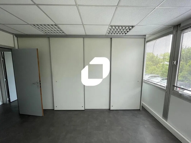 Bureau dans Noisy-le-Grand à louer - Photo intérieure - Image 3 de 8
