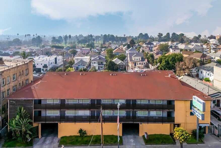 1717 S Vermont Ave, Los Angeles, CA à vendre - Photo du bâtiment - Image 3 de 35