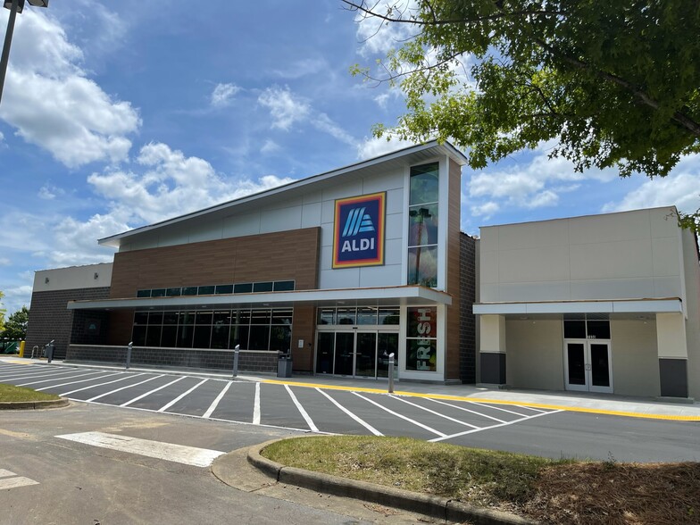 7340 Eastchase Pky, Montgomery, AL for lease - Building Photo - Image 1 of 4