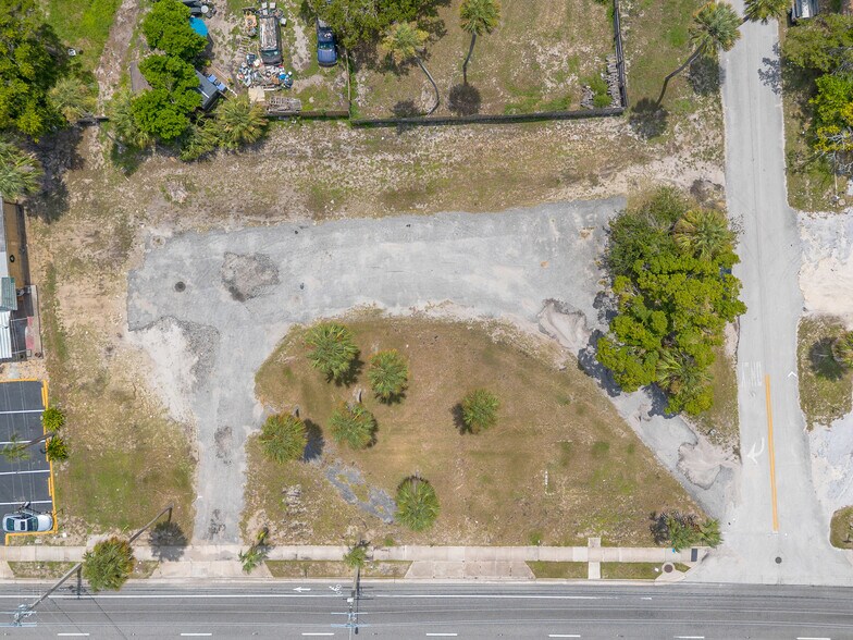 S Ridgewood Ave, Daytona Beach, FL à vendre - Photo du bâtiment - Image 2 de 9