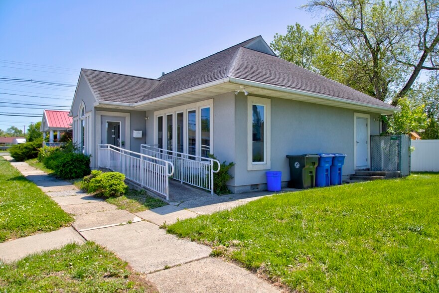 666 Madison Ave, Burlington, NJ for sale - Building Photo - Image 2 of 4