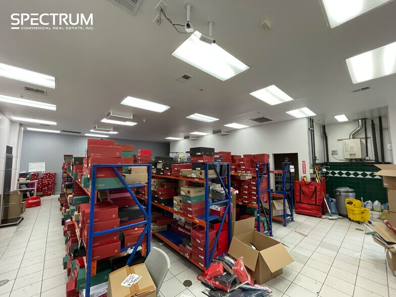 9000-9054 Sepulveda Blvd, North Hills, CA à louer - Photo intérieure - Image 3 de 10