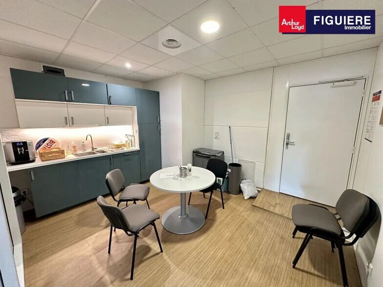 9 Rue De La Carraire, Venelles for lease - Interior Photo - Image 3 of 6