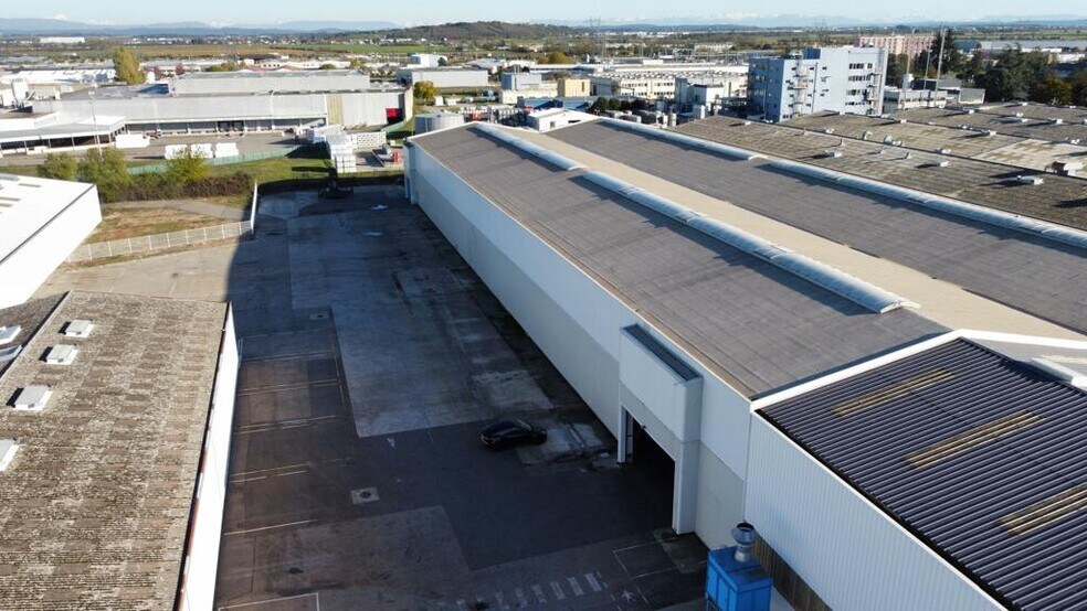4 Rue Jean Macé, Meyzieu for lease - Building Photo - Image 2 of 17