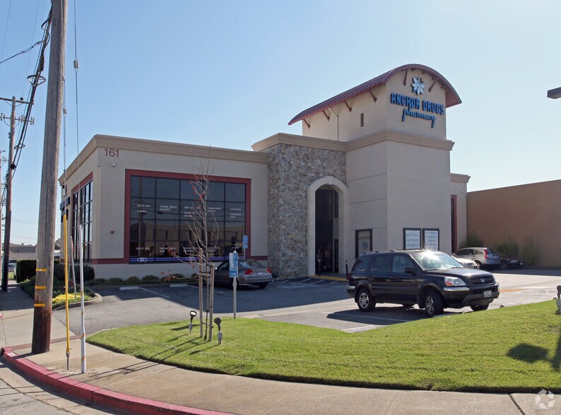 161 S Spruce St, South San Francisco, CA à louer - Photo principale - Image 1 de 23